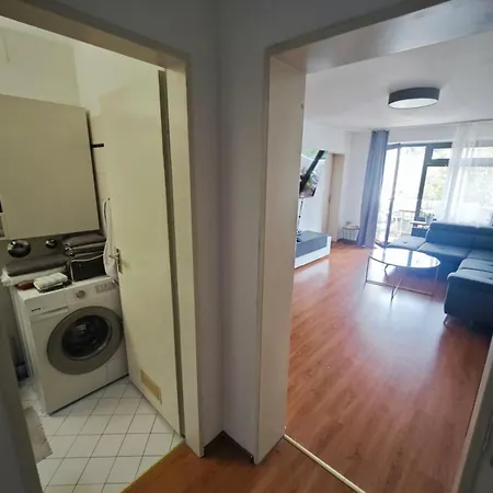 2 In Metro Location * München